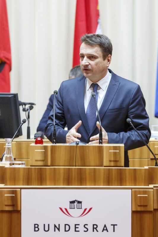 Bundesrat Klaus Fürlinger (V) am Rednerpult