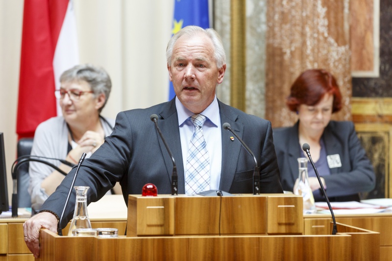 Bundesrat Gerhard Dörfler (F) am Rednerpult