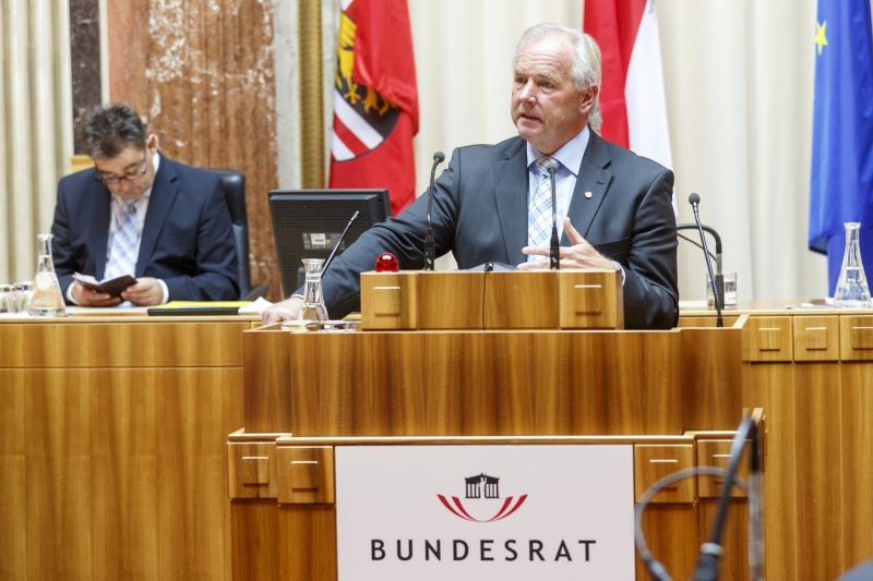 Bundesrat Gerhard Dörfler (F) am Rednerpult