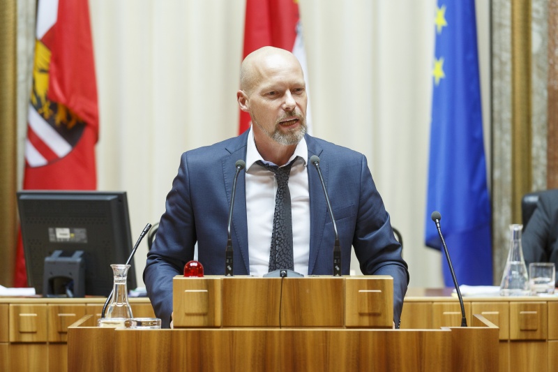 Abschiedsrede von Bundesrat Marco Schreuder (G) am Rednerpult