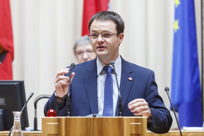 Bundesrat Rene Pfister (S) am Rednerpult