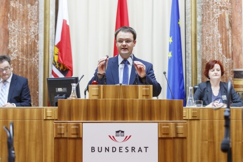 Bundesrat Rene Pfister (S) am Rednerpult
