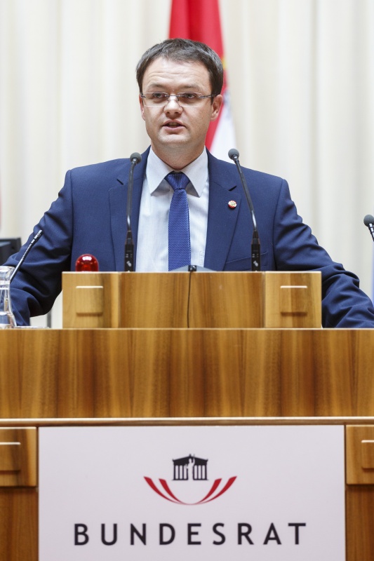 Bundesrat Rene Pfister (S) am Rednerpult