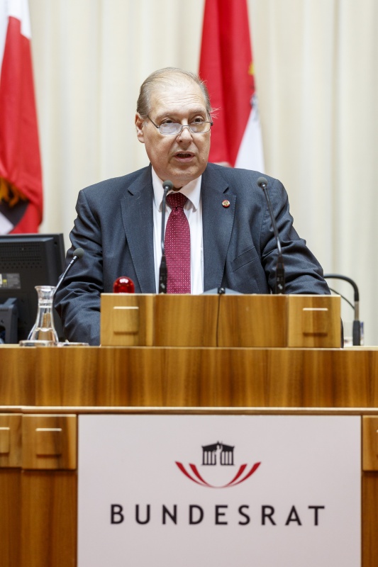 Bundesrat Wolfgang Beer (S) am Rednerpult