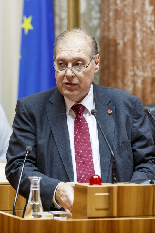 Bundesrat Wolfgang Beer (S) am Rednerpult