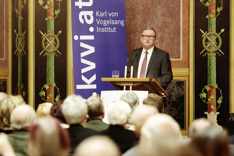 Zweiter Nationalratspräsident Karlheinz Kopf (V) am Rednerpult