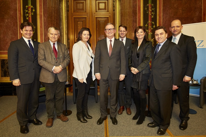 v.li.: Industriellenvereinigung Christoph Neumayer, Central European University in Budapest Anton Pelinka, NEWS Eva Weissenberger, Zweiter Nationalratspräsident Karlheinz Kopf, Chefredakteur NZZ Michael Fleischhacker, Wüstenrot AG Susanne Riess, Karl von Vogelsang-Institut Helmut Wohnout und Public Affairs Thomas Hofer