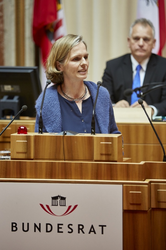 Bundesrätin Daniela Gruber-Pruner (S) am Rednerpult