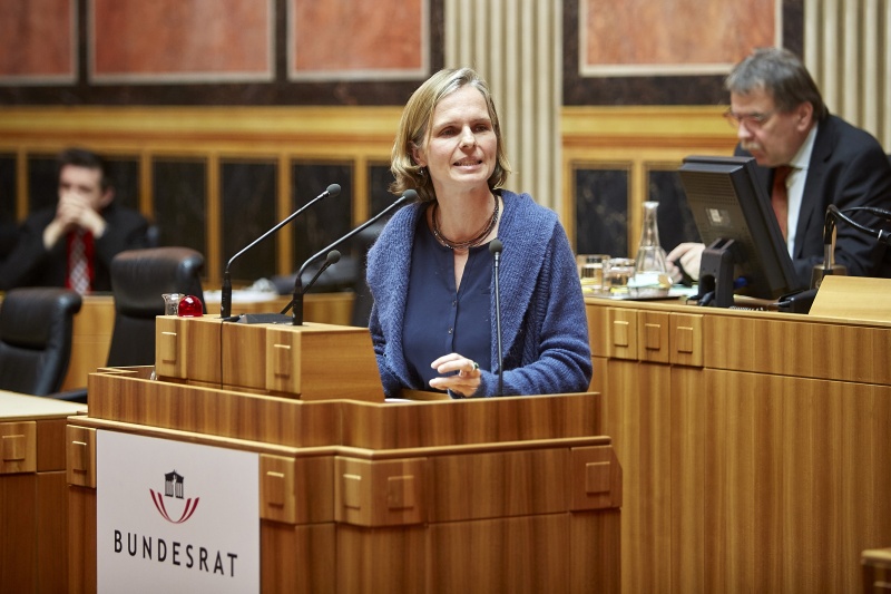 Bundesrätin Daniela Gruber-Pruner (S) am Rednerpult