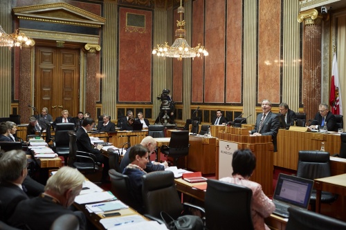 Bundesrat Hubert Koller (S) am Rednerpult