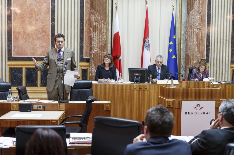 Staatssekretär Harald Mahrer (V) auf der Regierungsbank am Wort