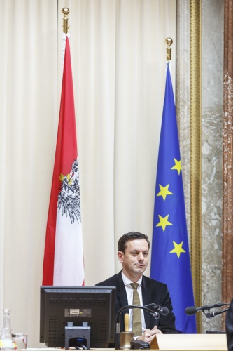 Bundesratsvizepräsident Ernst Gödl (V) am Präsidium bei der Vorsitzführung