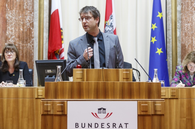 Bundesrat Thomas Schererbauer (F) am Rednerpult