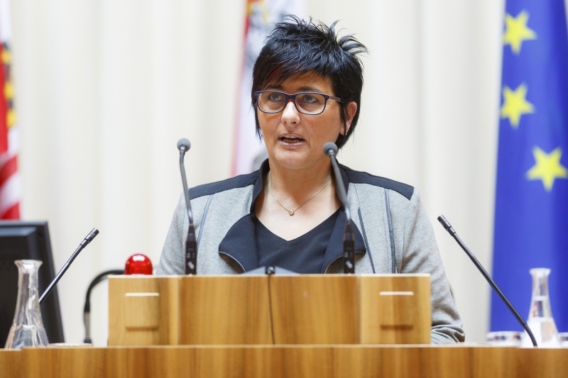 Bundesrätin Marianne Hackl (V) am Rednerpult