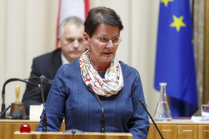 Bundesrätin Elisabeth Grimling (S) am Rednerpult