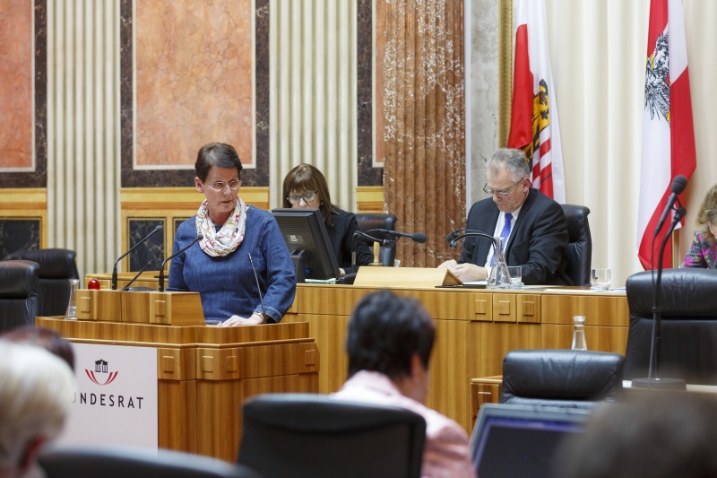 Bundesrätin Elisabeth Grimling (S) am Rednerpult