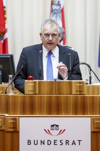 Bundesrat Gottfried Kneifel (V) am Rednerpult