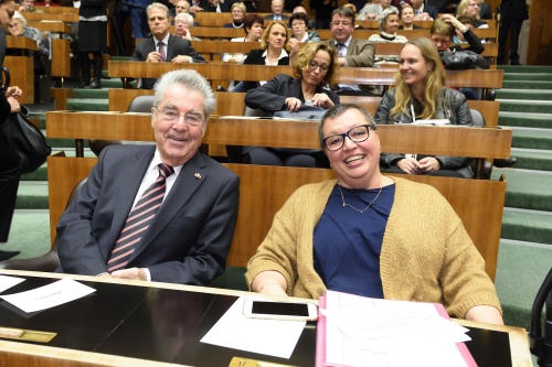 v.li.: Bundespräsident Heinz Fischer und Gesundheitsministerin Sabine Oberhauser (S)