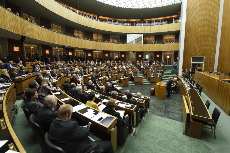 Bundespräsident Heinz Fischer am Rednerpult. Blick Richtung VeranstaltungsteilnehmerInnen