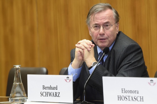 Vorsitzender der Pensionskommission a.D. Bernhard Schwarz am Wort
