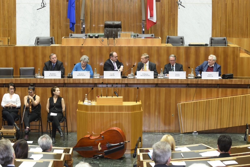 Podium v.re.: Leiter des Bereiches Sozialversicherung i.d. Arbeiterkammer a.D. Walter Sedlak, Leiter der Sozialpolitischen Abteilung der Österreichischen Wirtschaftskammer a.D.  Dr. Martin Mayr, Leiter des Bereiches Arbeit und Soziales der Industriellenvereinigung a.D. Wolfgang Tritremmel, Moderator Gerald Gross; Ministerin a.D. Eleonora Hostasch und Vorsitzender der Pensionskommission a.D. Bernhard Schwarz