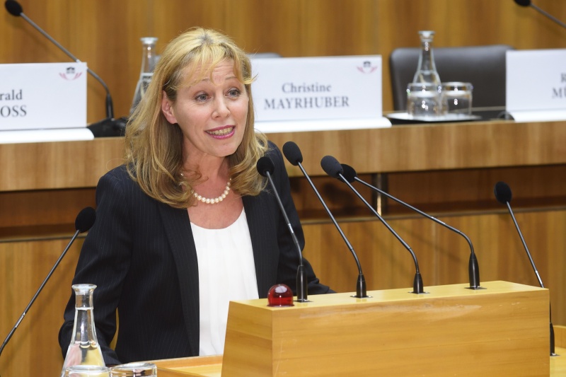 Vorsitzende der Trägerkonferenz im Hauptverband der österreichischen Sozialversicherungsträger Ingrid Reischl am Rednerpult