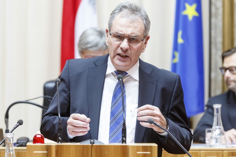 Bundesrat Edgar Mayer (V) am Rednerpult
