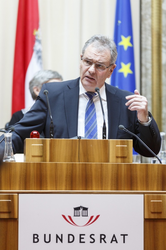 Bundesrat Edgar Mayer (V) am Rednerpult