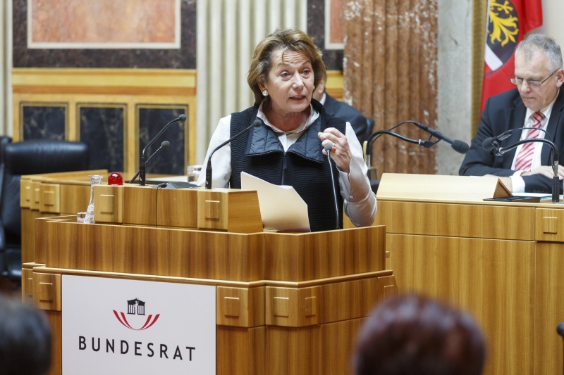 Bundesrätin Sonja Zwazl (V) am Rednerpult