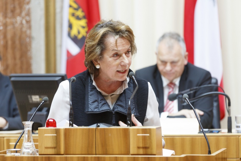 Bundesrätin Sonja Zwazl (V) am Rednerpult