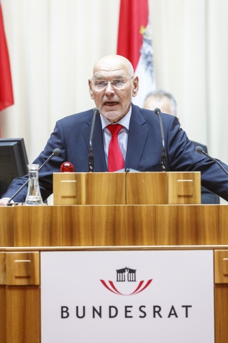 Bundesrat Reinhard Todt (S) am Rednerpult