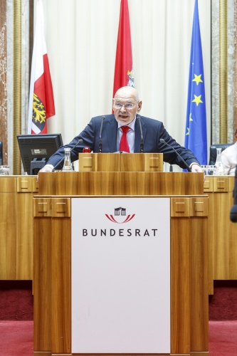 Bundesrat Reinhard Todt (S) am Rednerpult