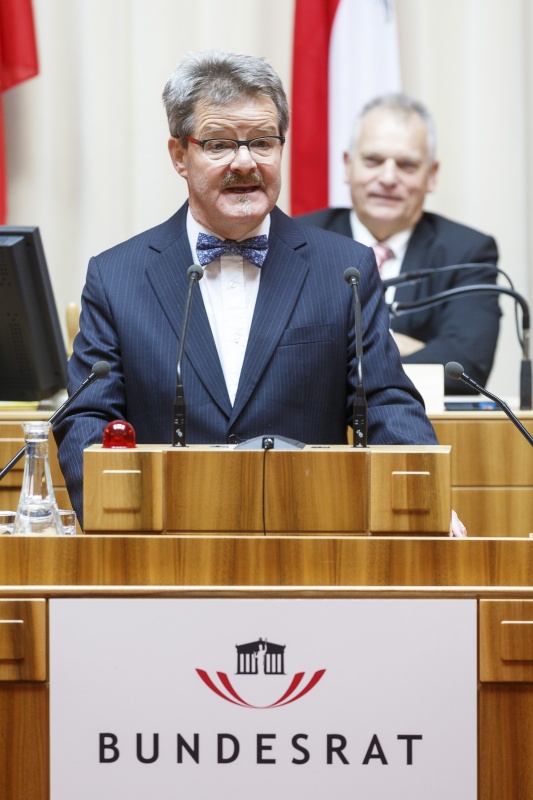 Bundesrat Gerd Krusche (F) am Rednerpult