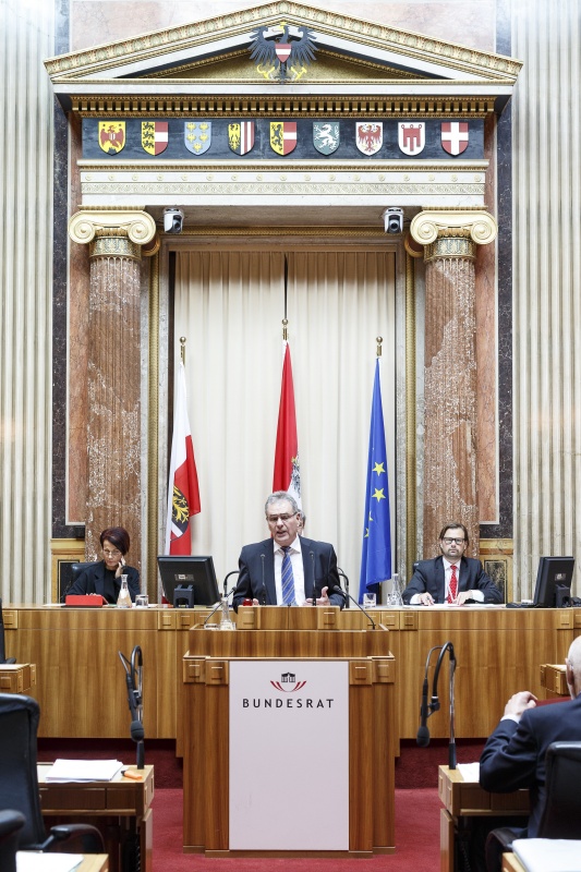 Bundesrat Edgar Mayer (V) am Rednerpult