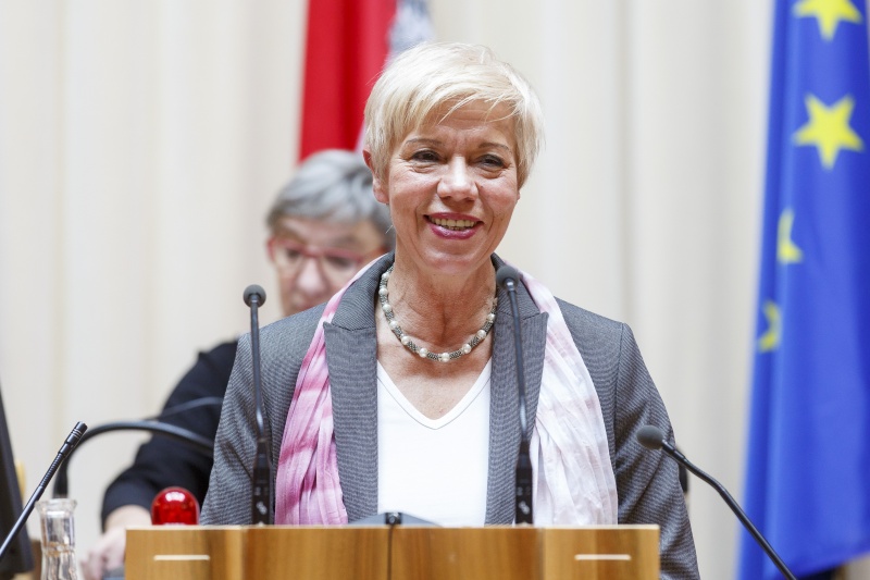 Bundesrätin Monika Mühlwert (F) am Rednerpult