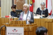 Bundesrätin Monika Mühlwert (F) am Rednerpult