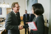v.li.: Botschafter der Niederlande Dr. Marco Hennis und Nationalratsabgeordnete Christine Muttonen (S)