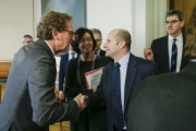 v.li.: Der Botschafter der Niederlande Dr. Marco Hennis und Bundesratsmitglied Gerald Zelina (T)