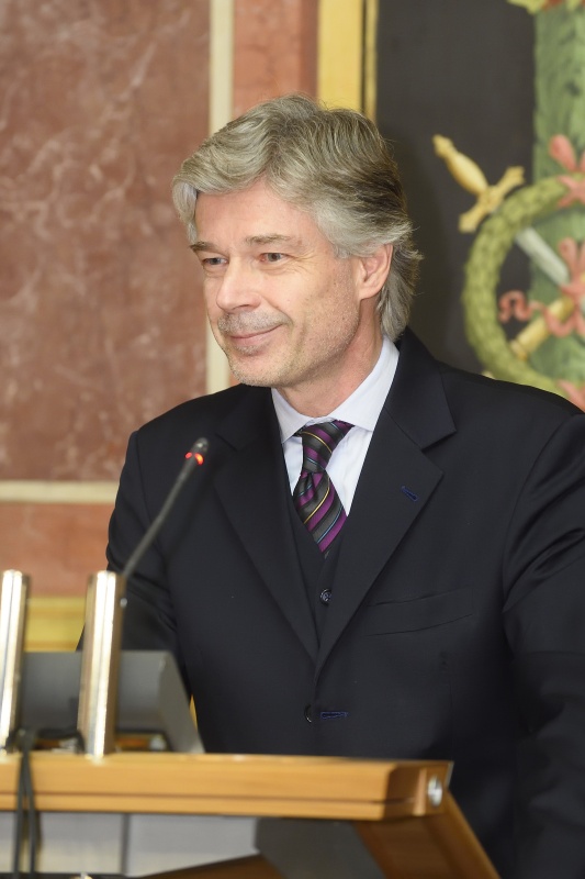 Parlamentsdirektor Harald Dossi am Wort