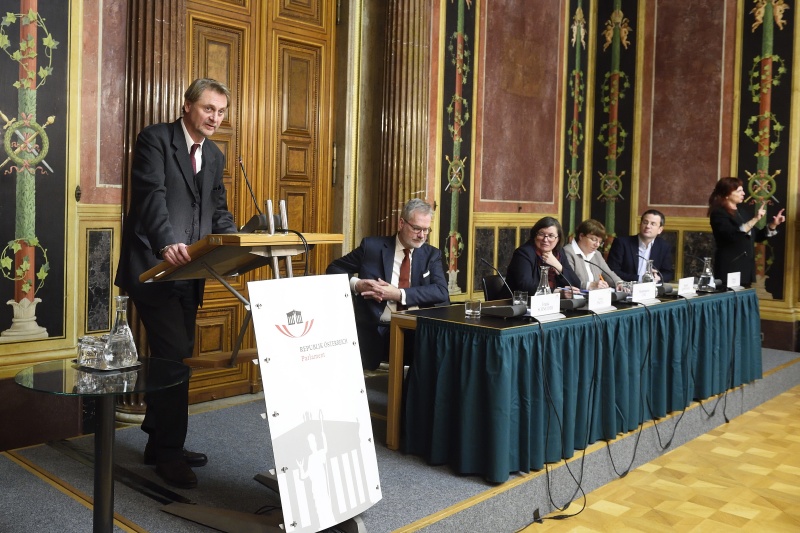 Präsident der Österreichischen Gesellschaft für Psychiatrie und Psychotherapie (ÖGPP) Georg Psota am Wort