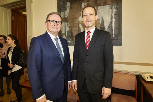 von links: Zweiter Nationalratspräsident Karlheinz Kopf (V) und EU-Kommission Wien Jörg Wojahn