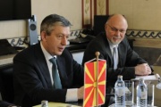 Mazedonische Delegation mit dem Vizepremierminister Musa Xhaferri (1.v.li.)