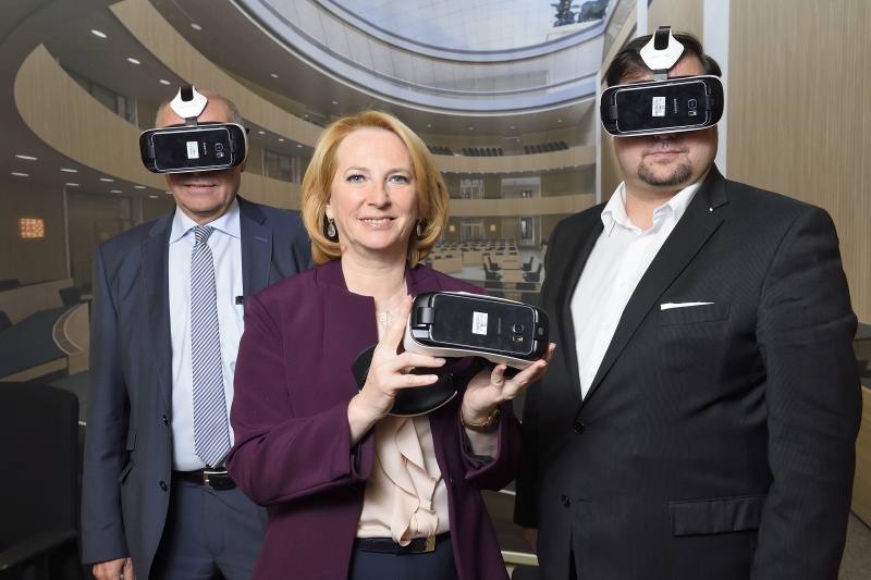 von links: Nationalratsabgeordneter Erwin Spindelberger (S), Nationalratspräsidentin Doris Bures (S), Nationalratsabgeordneter Christian Hafenecker (F)