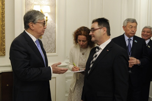 Von rechts: Bundesratspräsident Josef Saller (V) und der Senatspräsident der Republik Kasachstan S.E. Kasym-Zhomart Tokayev