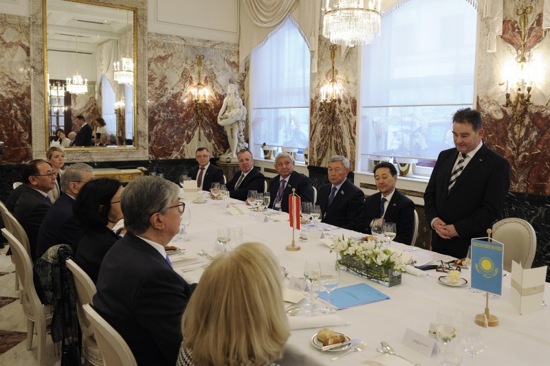 Begrüßungsworte des Bundesratspräsidenten Josef Saller (V) (stehend)