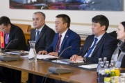 Aussprache. Kirgisische Delegation