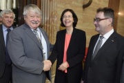 von rechts: Bundesratspräsident Josef Saller (V), OSZE-PV Vizepräsidentin Christine Muttonen (S) und der ehem. Präsident der OSZE-PV Wolfgang Großruck