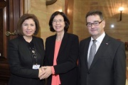 von rechts: Bundesratspräsident Josef Saller (V), OSZE-PV Vizepräsidentin Christine Muttonen (S) und die Vizeparlamentspräsidentin Aserbaidschan Bahar A. Muradova
