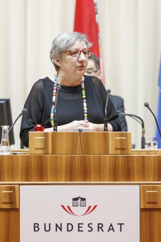 Bundesrätin Inge Posch-Gruska (S) am Rednerpult