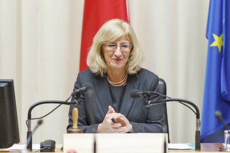 Bundesratsvizepräsidentin Ingrid Winkler (S) am Präsidium